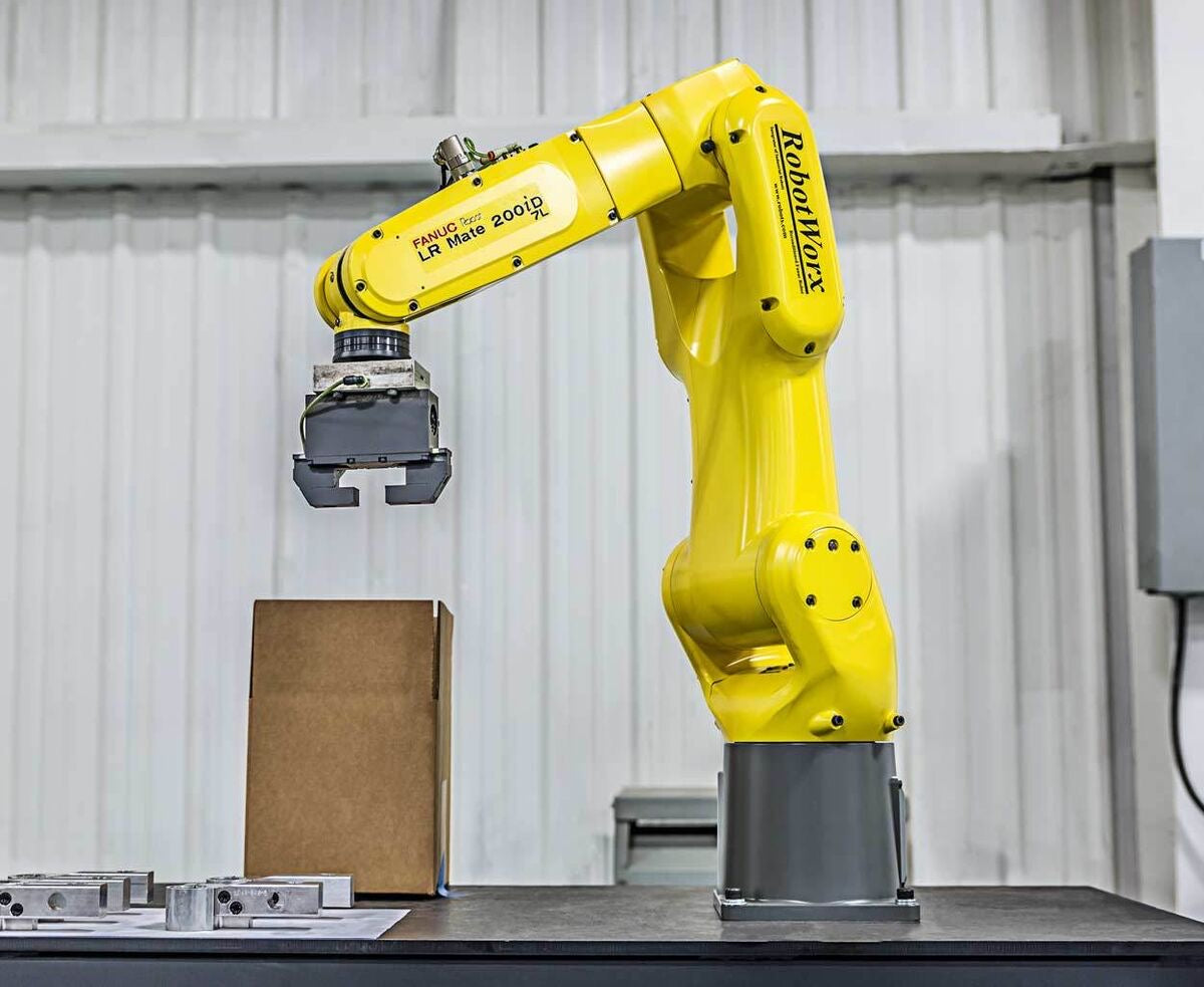 Factory-surplus FANUC LR-Mate 200iD/7H 5-Axis Robot Cost-Optimized For Mid-Weight Simple Pick-Place Cycles