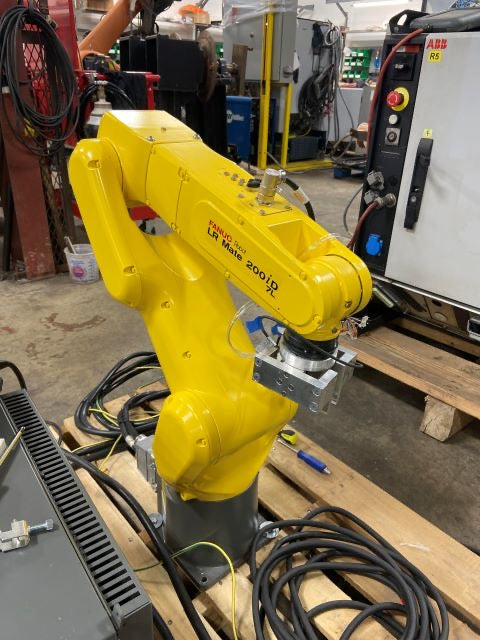 Pre-owned FANUC LR-Mate 200iD/7C Clean-Room Grade 7kg 6-Axis Robot, Mid-Load Controlled-Environment Automation