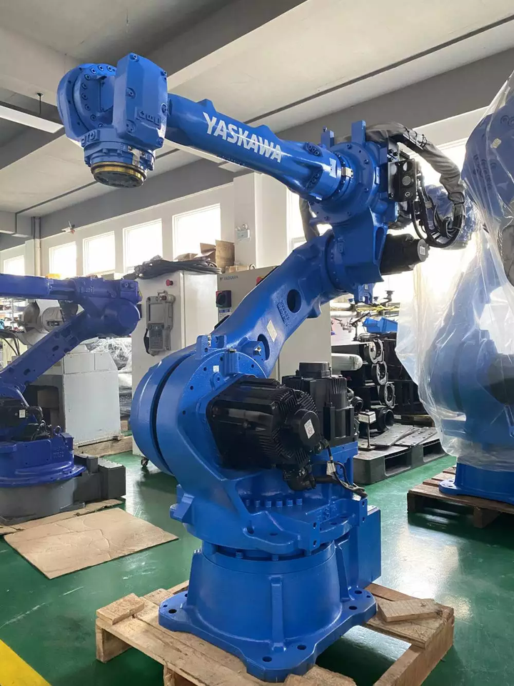 Used YASKAWA MOTOMAN GP25-12 6-Axis Robot 12kg Payload 2010mm Extended Reach YRC1000