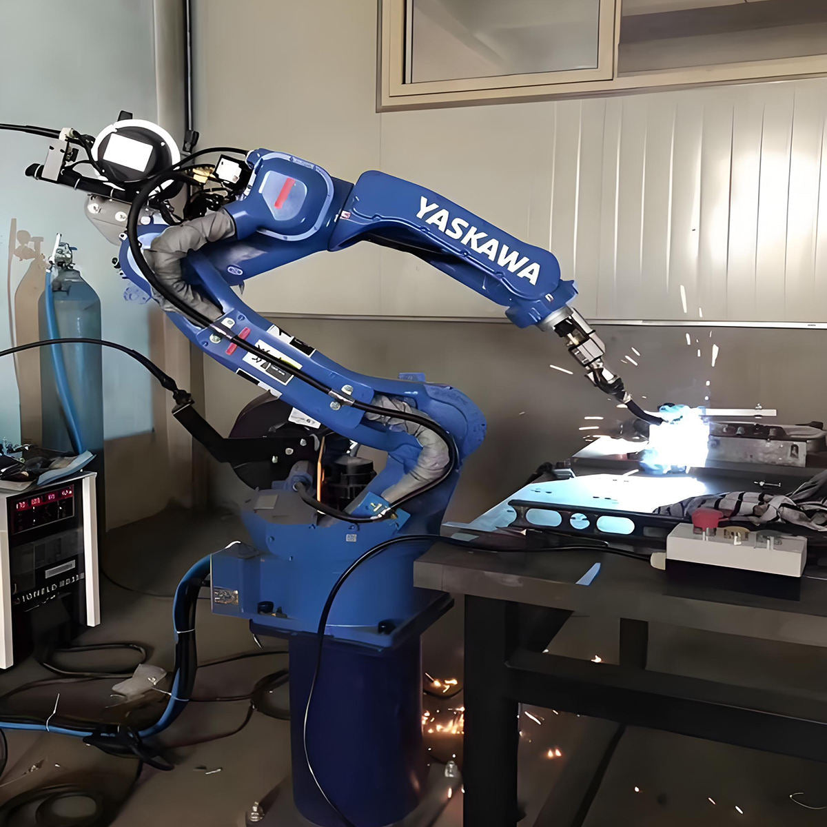 Used Motoman SP180H Spot Welding Robot,180kg Payload 2702mm Hollow‑Arm 6‑Axis Industrial Robot