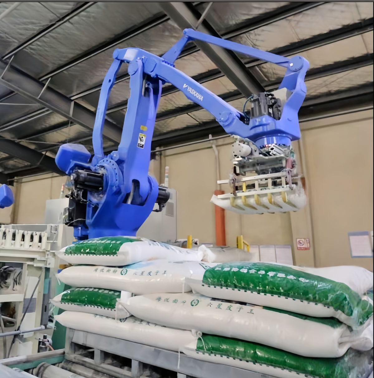 Second-hand Yaskawa PL190 Industrial Robot, 190kg 3159mm, Ex-factory Robot For Logistics Palletising Workcell