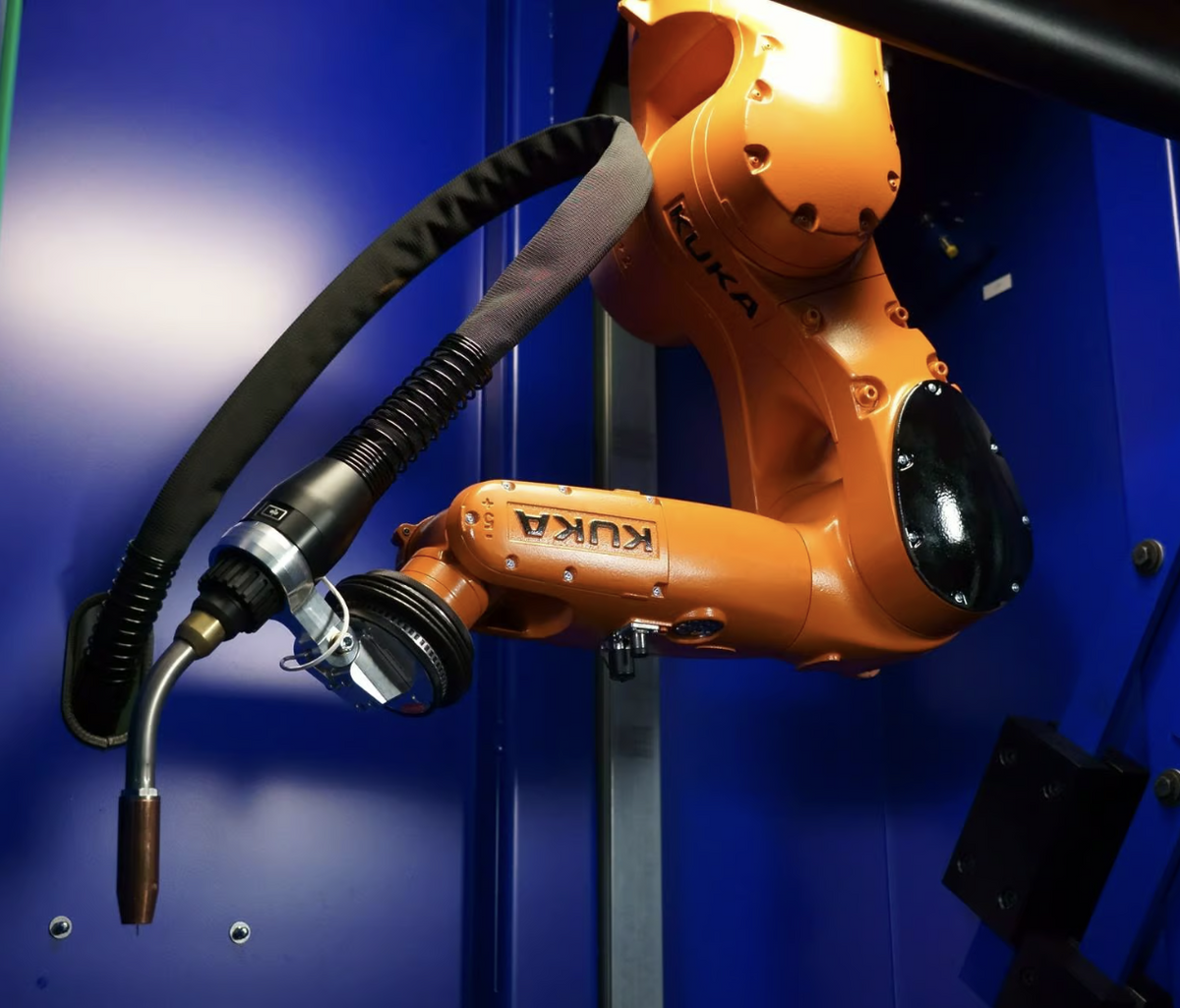 KUKA KR 6 R900-2 6 Axis Compact Robot 6kg Payload 901mm Reach Pre-owned KR AGILUS-2 Robot Arm for Welding Dispensing Machine Tending