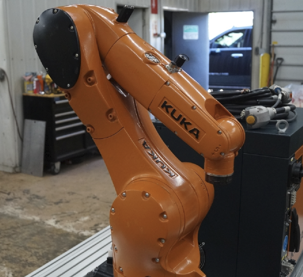 Used KUKA KR 6 R900 sixx 6 Axis Robot Arm 6kg Payload 901mm Reach KR AGILUS Sixx with KRC4 Controller for Handling Welding Dispensing