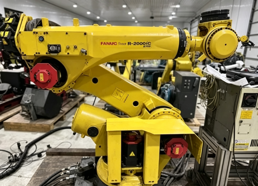 Pre-owned FANUC R-2000iC/210L 6-Axis Long-Reach Robot 210kg Payload 3100mm Reach for Long-Range Spot Welding & Material Handling
