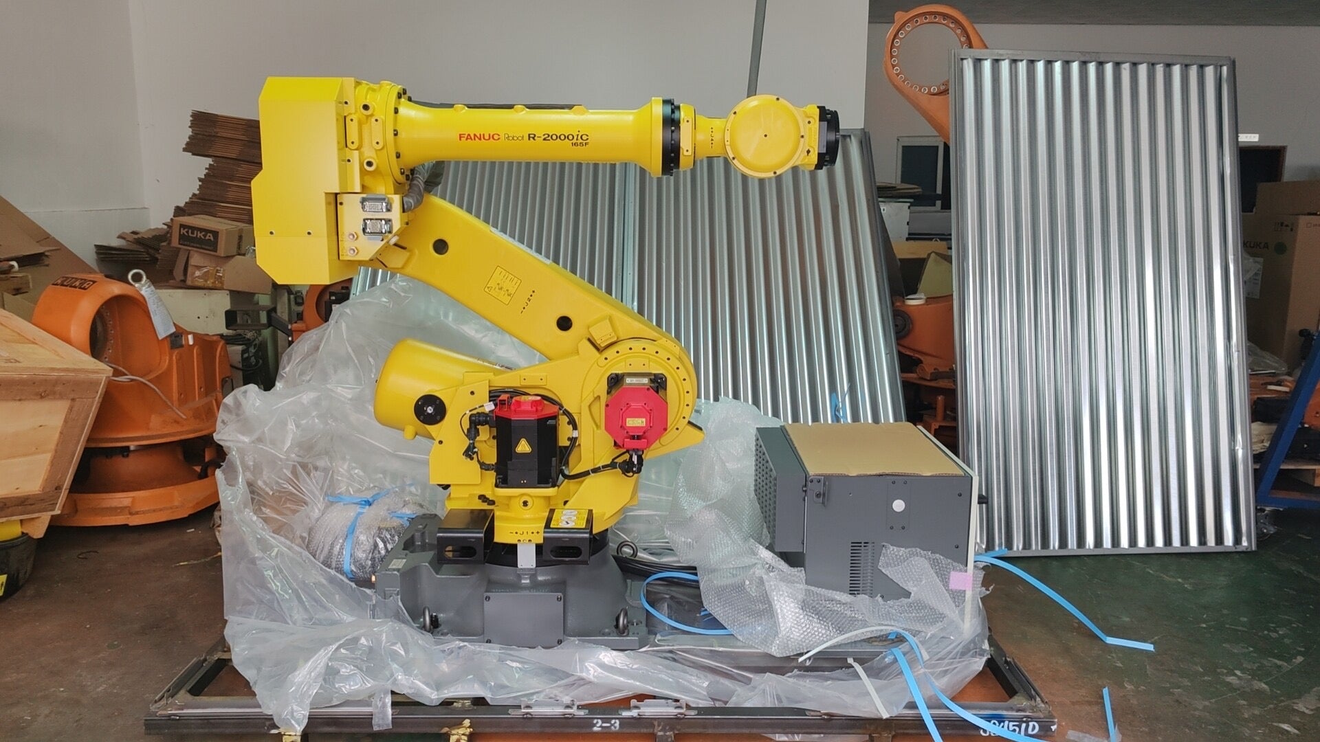 Ex-production FANUC R-2000iC/270F 6-Axis Heavy-Payload Robot 270kg Payload 2655mm Reach for Heavy-Fixture Handling & Press Tending