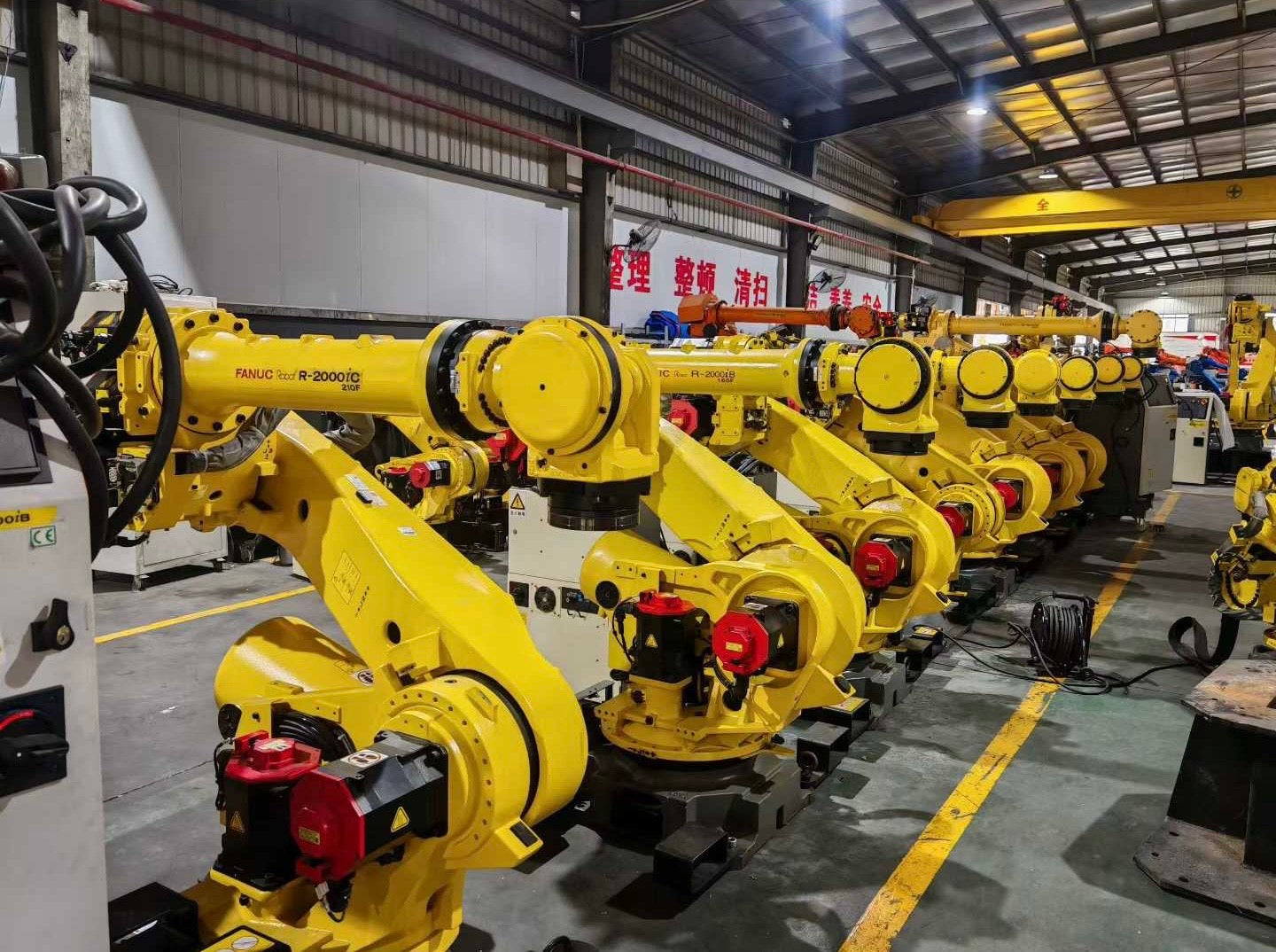 Pre-used FANUC R-2000iB/170CF Compact 6-Axis Robot 170kg Payload for Narrow-Cell Heavy-Duty Automation