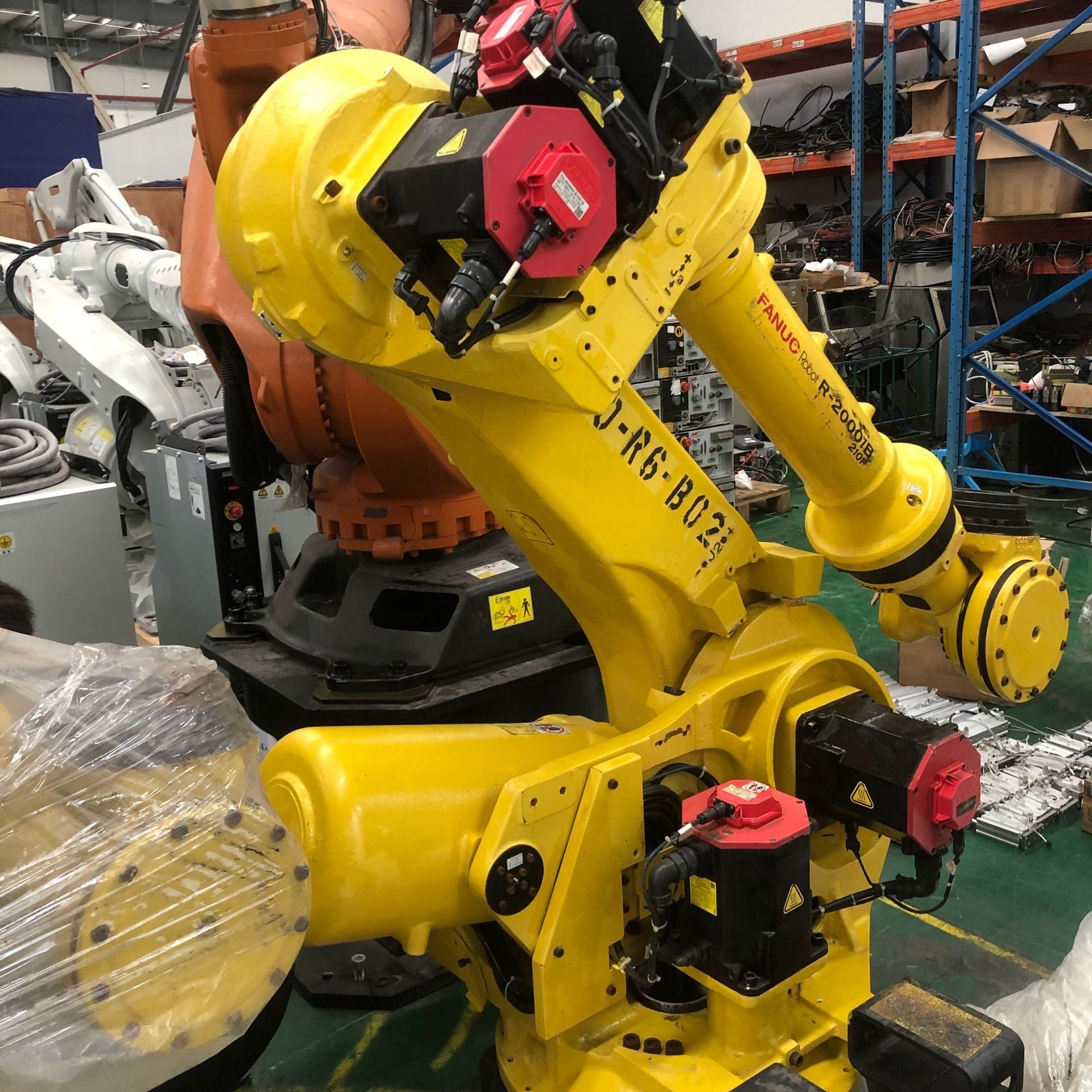 Factory-retired FANUC R-2000iB/185L Max-Reach Robot for Large Workpiece Heavy-Duty Transfer