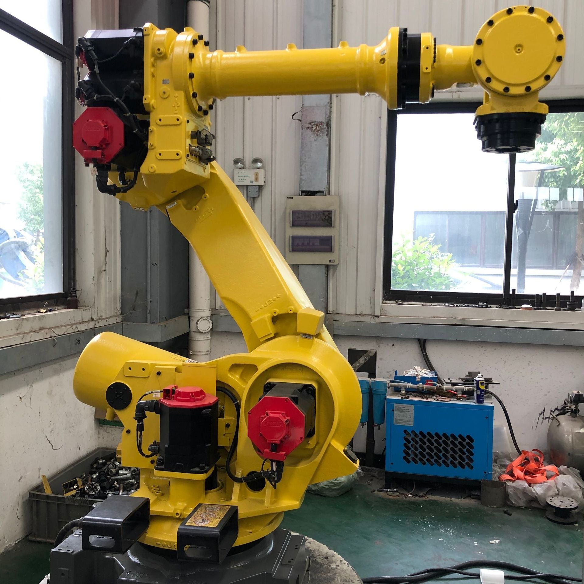 Factory-retired FANUC R-2000iB/185L Max-Reach Robot for Large Workpiece Heavy-Duty Transfer