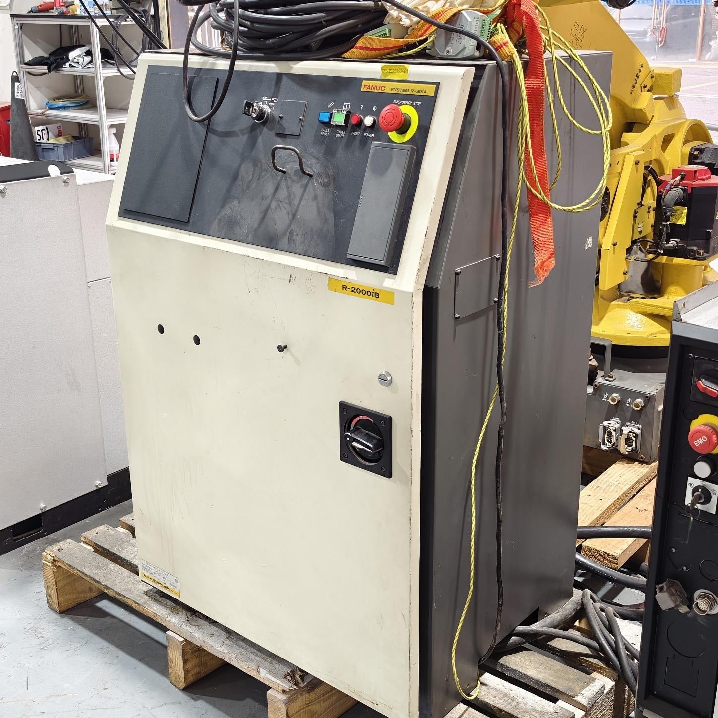 Pre-used FANUC R-2000iB/165F 6-Axis Articulated Robot 165kg Payload 2655mm Reach for Spot Welding & Press Tending