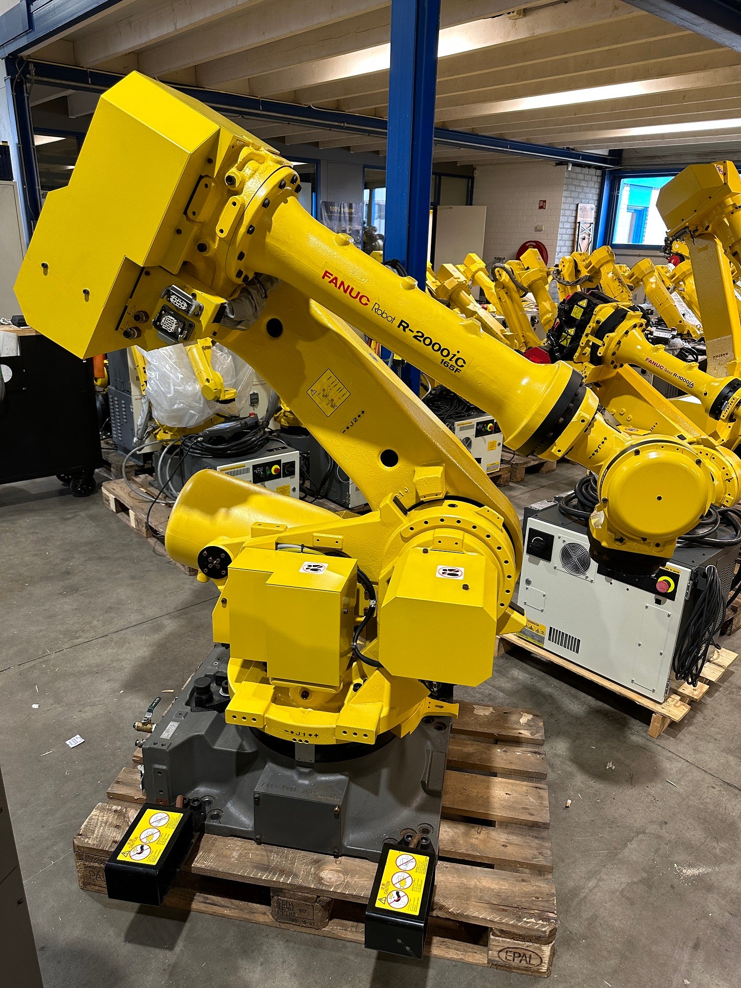 Ex-production FANUC R-2000iC/125L 6-Axis Long-Reach Robot 125kg Payload 3100mm Reach for Long-Range Spot Welding & Material Handling