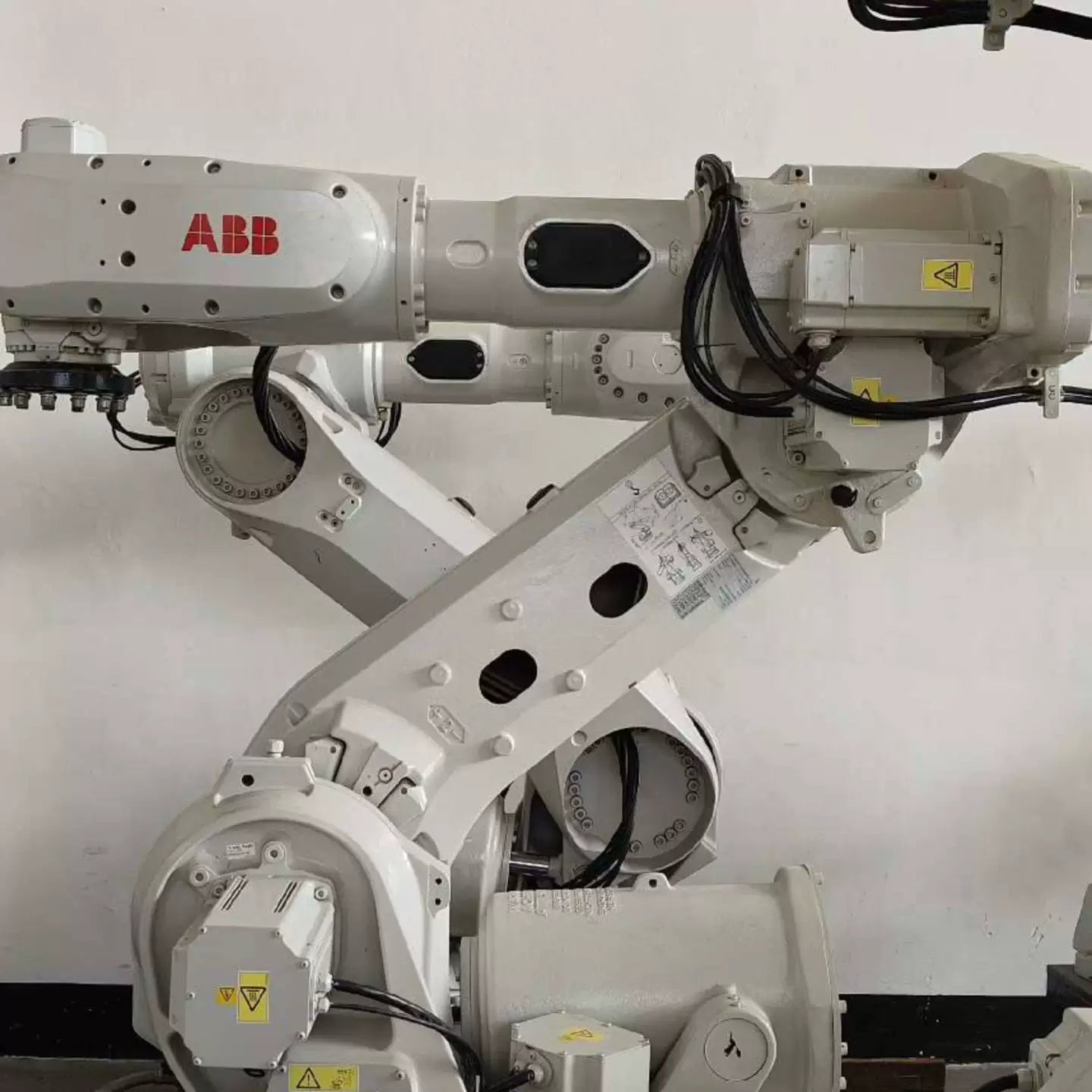 Used ABB IRB 6700-175/3.05 Heavy-Duty Robot Arm | Refurbished Industrial Robotic Automation Solution