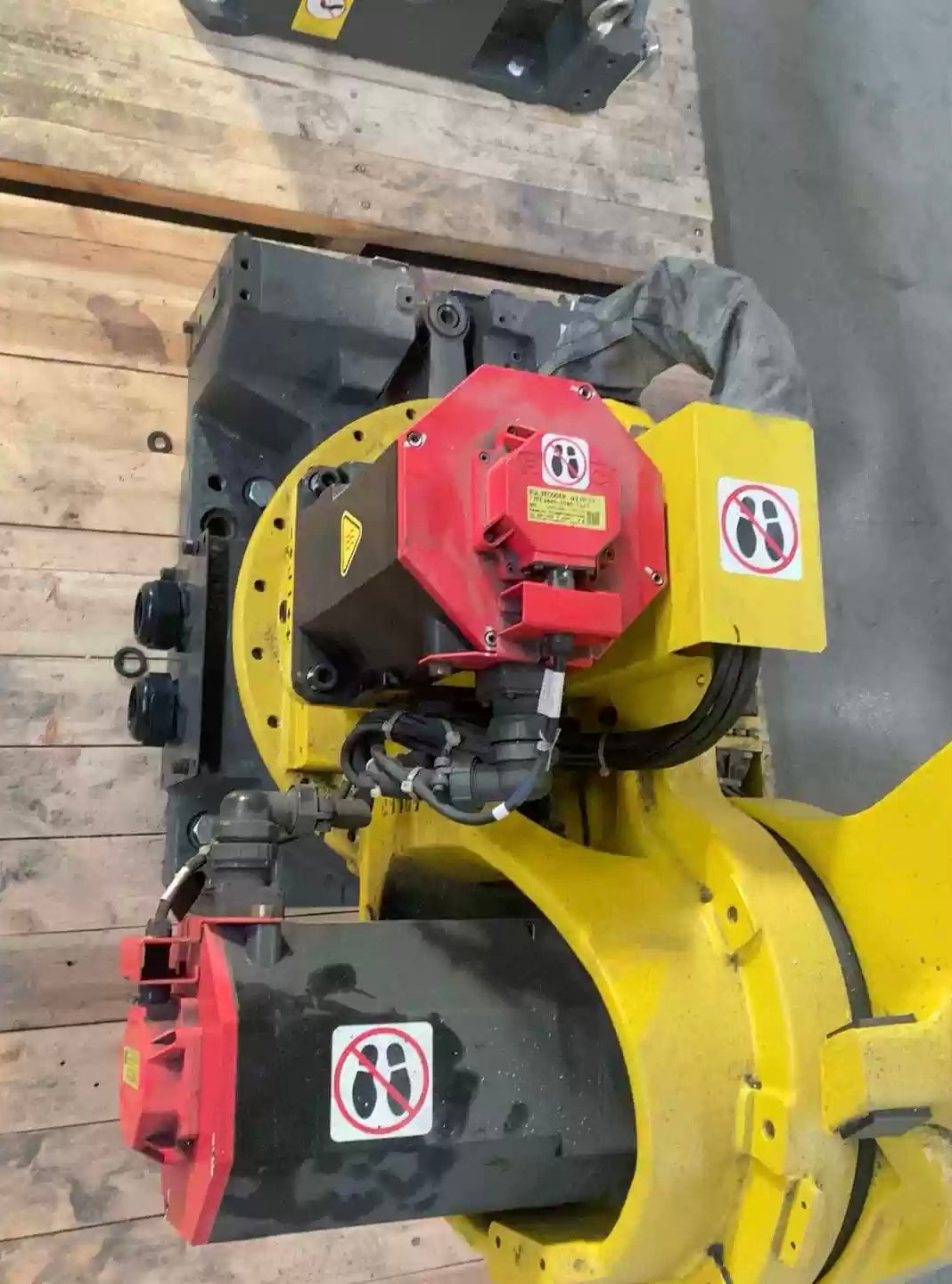 Used FANUC R-1000iA/100F 6-Axis Robot 100kg Payload 2230mm Reach for Spot Welding, Material Handling, Machine Tending, Palletizing