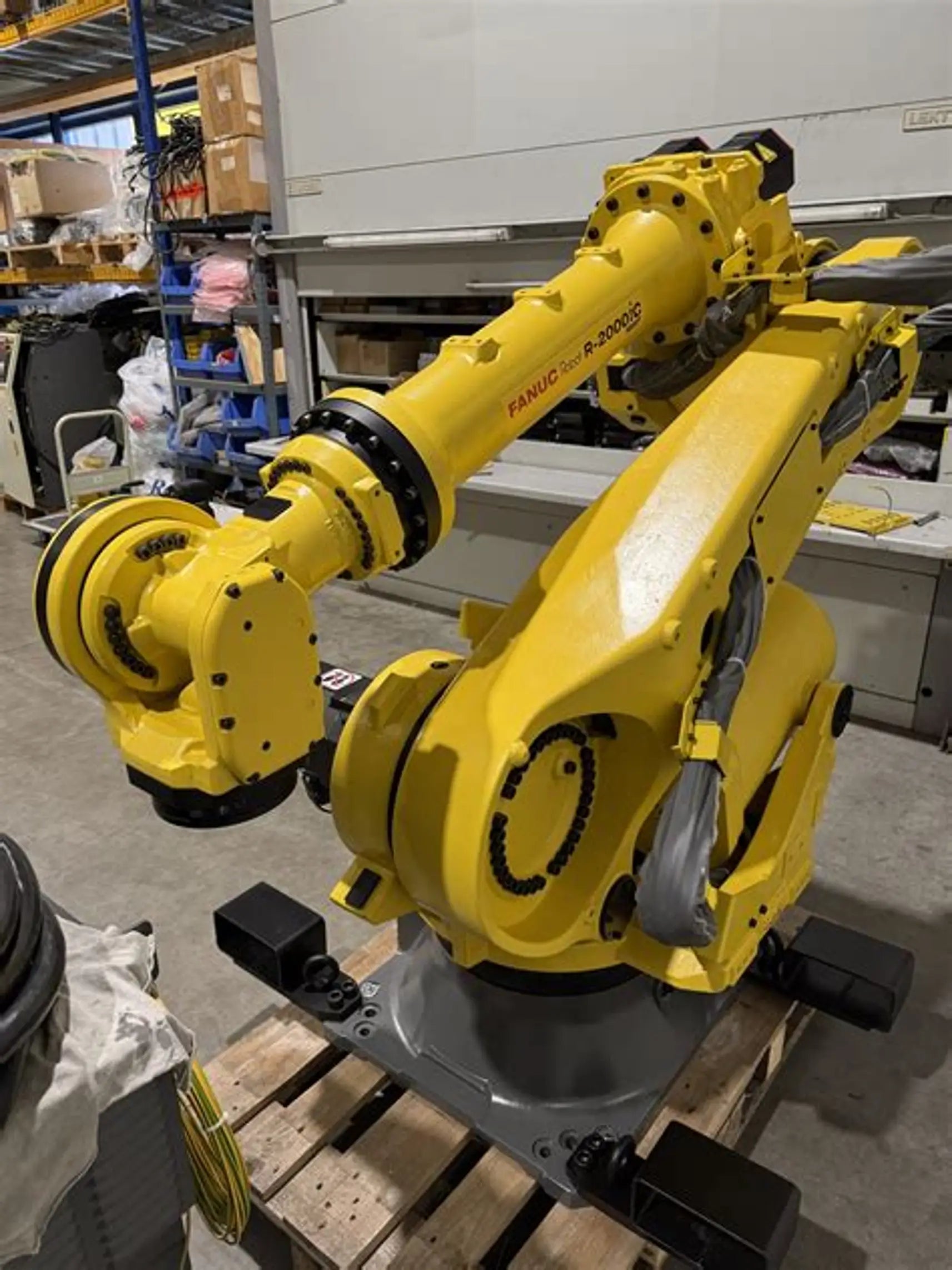 Pre-owned FANUC R-2000iD/165FH 6-Axis Hollow-Arm Robot 165kg Payload 2605mm Reach for Spot Welding & Material Handling