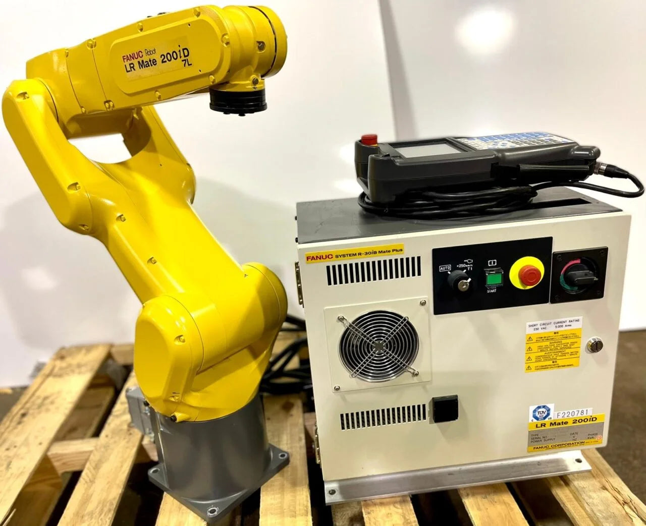 Factory-surplus FANUC LR-Mate 200iD/4SC Clean-Environment 6-Axis Robot For Electronics Precision Handling