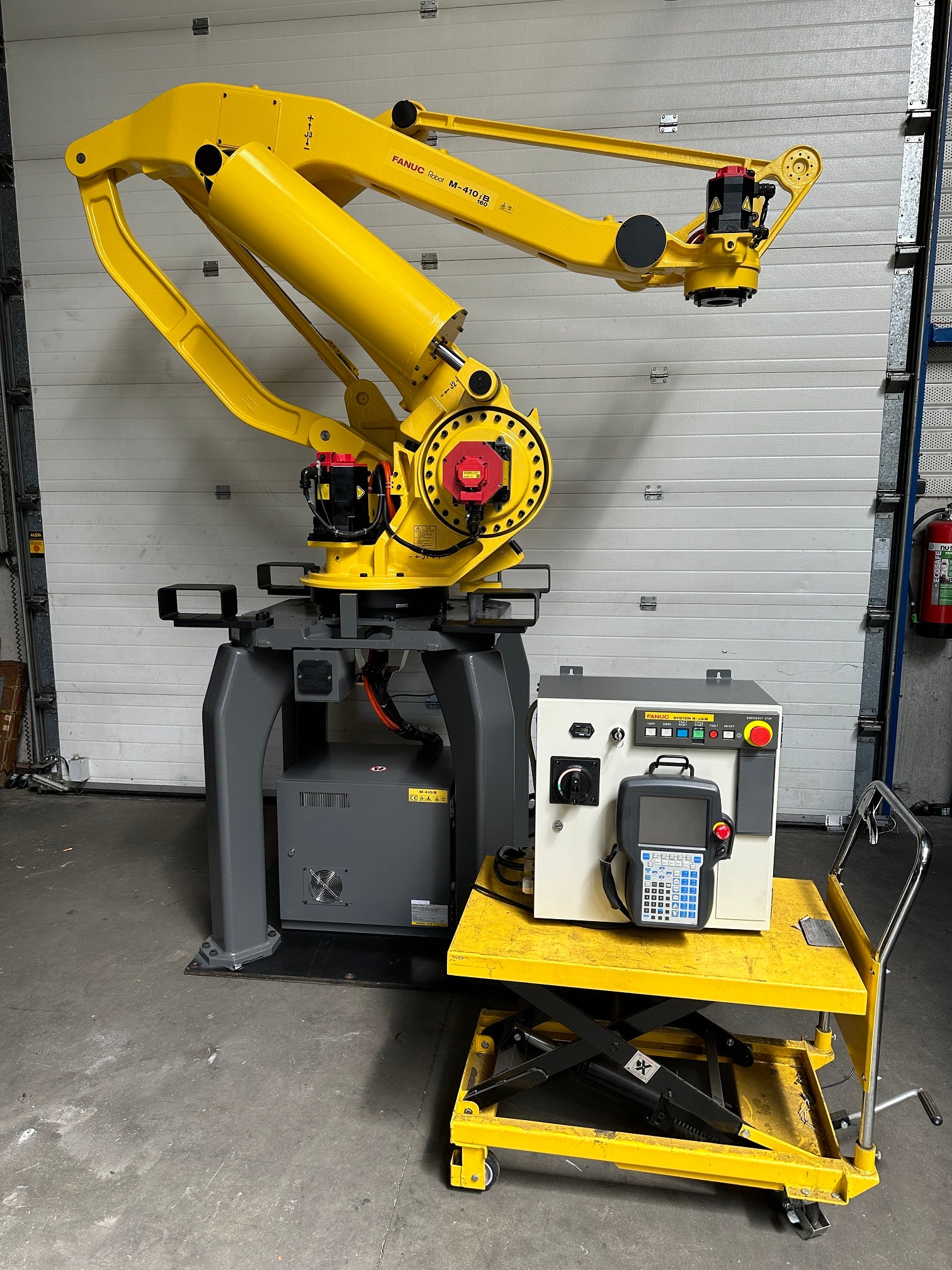 Pre-owned FANUC M-410iB/160 End-of-Production Stacking Robot, Optimize Throughput For High-Volume Bag & Carton Manufacturing Facilities
